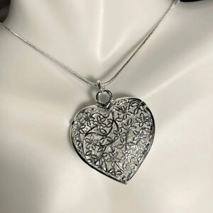 Elegant Silver Heart Pendant Necklace925 sterling silver